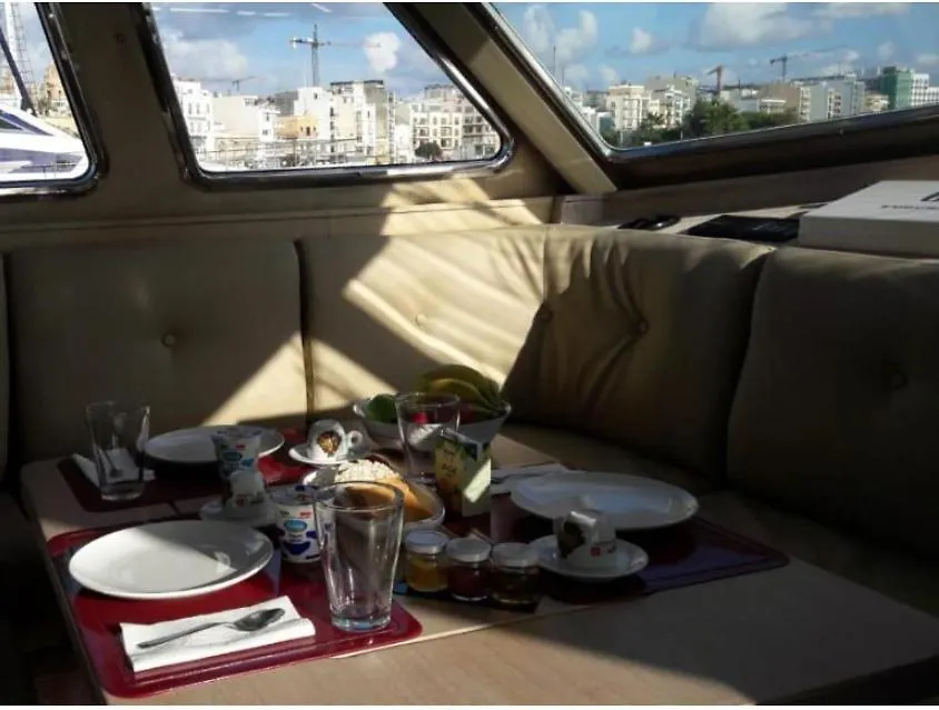 מלון Gzira Johnny M Yacht Private מלטה
