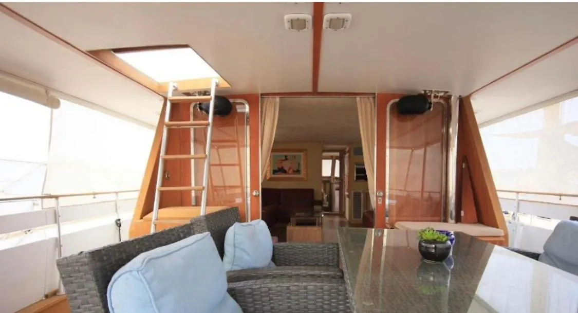 ספינת מלון מלון Gzira Johnny M Yacht Private